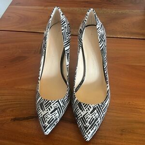 Banana Republic size 9 white black Ninah